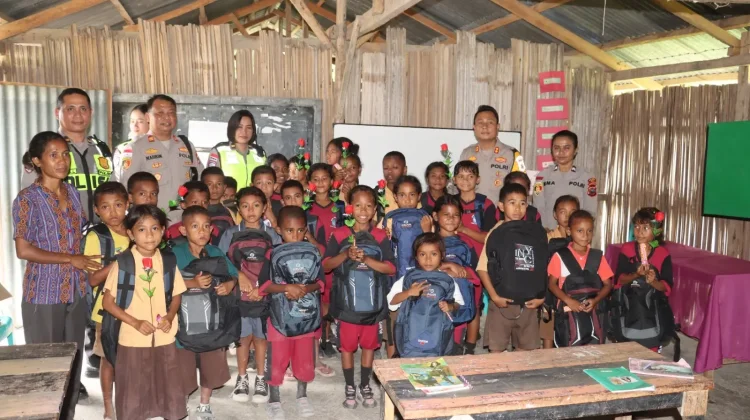 Polres Belu Berbagi Kasih di Raimanuk